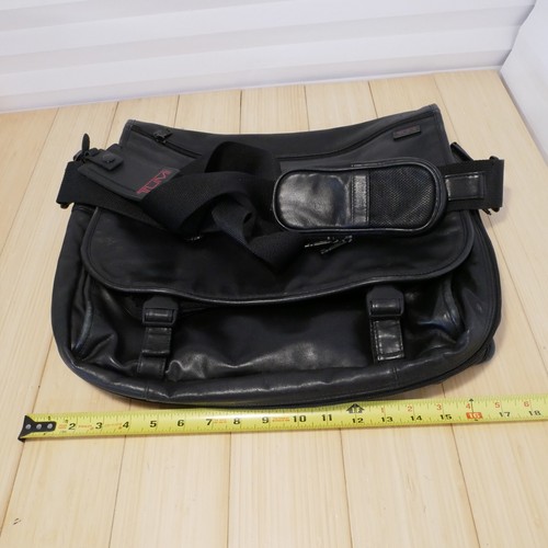 Tumi Deluxe Expandable Messenger Bag Nappa Leather - Picture 14 of 15