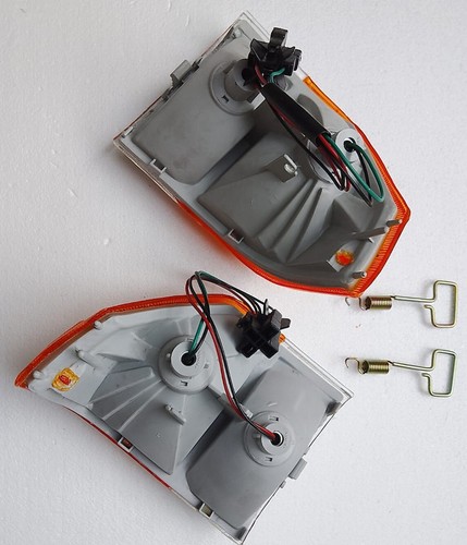 Fits Mazda Luce 929 1981-1986 Hardtop Sedan Front Turn Signal Parking Lights Ass - Picture 2 of 12