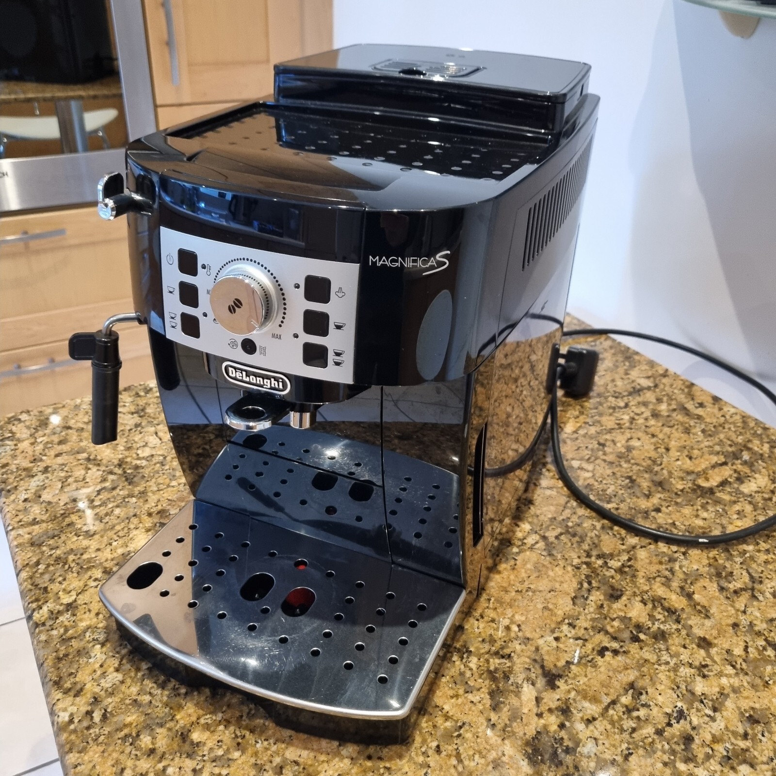 De Longhi Magnifica S Bean to Cup coffee machine eBay
