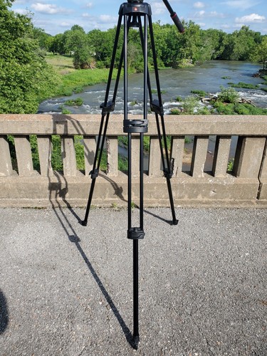Manfrotto 546B - MVH502A Professional Fluid Video System with Aluminum Tripod - Picture 5 of 13