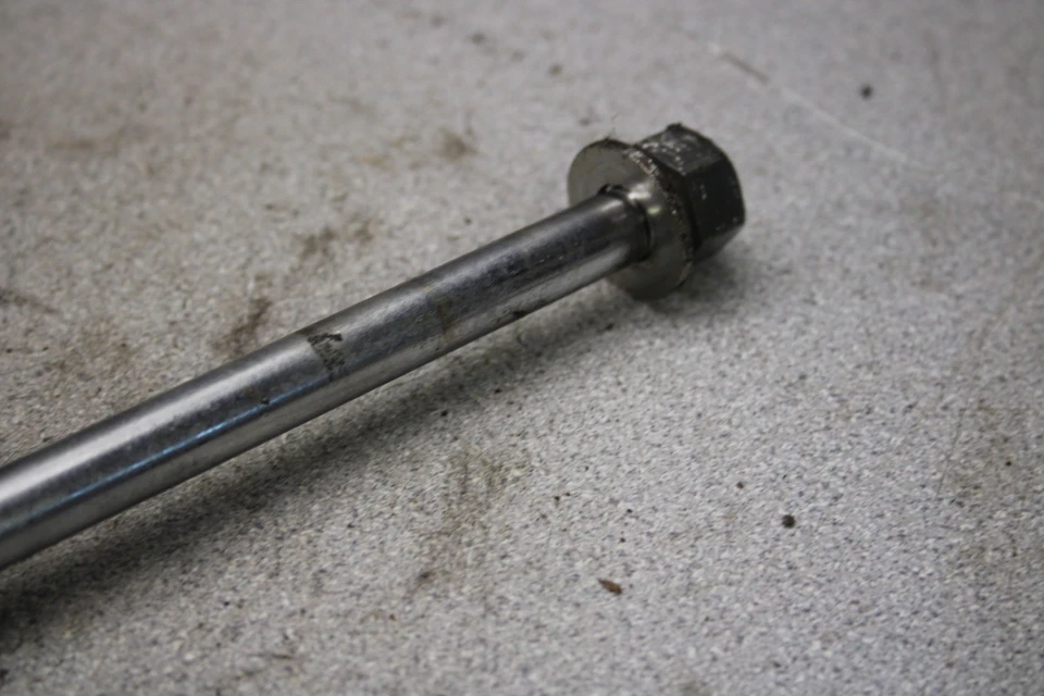 Honda Benly Touring 150 CA95 1964 basculante trasero perno eje de pivote T5-0767. OA Foto 2 de 4