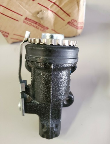 TOYOTA GENUINE 47510-36170 CYLINDER ASSY FRONT WHEEL BRAKE, RH OEM - Imagen 5 de 6