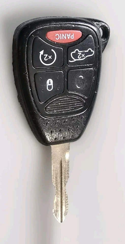 2014 OEM Chrysler 200 Key Fob Original - Image 2 of 4
