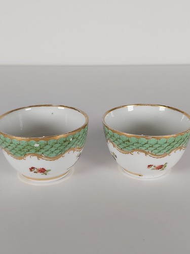 Two Antique Royal Vienna Tea Bowls - Picture 3 of 17
