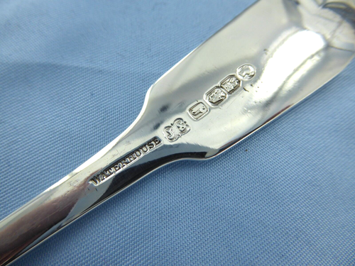 AN ANTIQUE SET OF FOUR STERLING SILVER FIDDLE BACK SAUCE LADLES DUBLIN 1854. - Picture 8 of 9