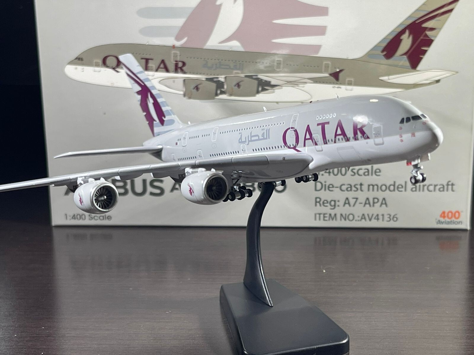 1:400 AV400 Qatar Airways Airbus A380-861 A7-APA detachable gear w/Stand *LAST* - Picture 10 of 10