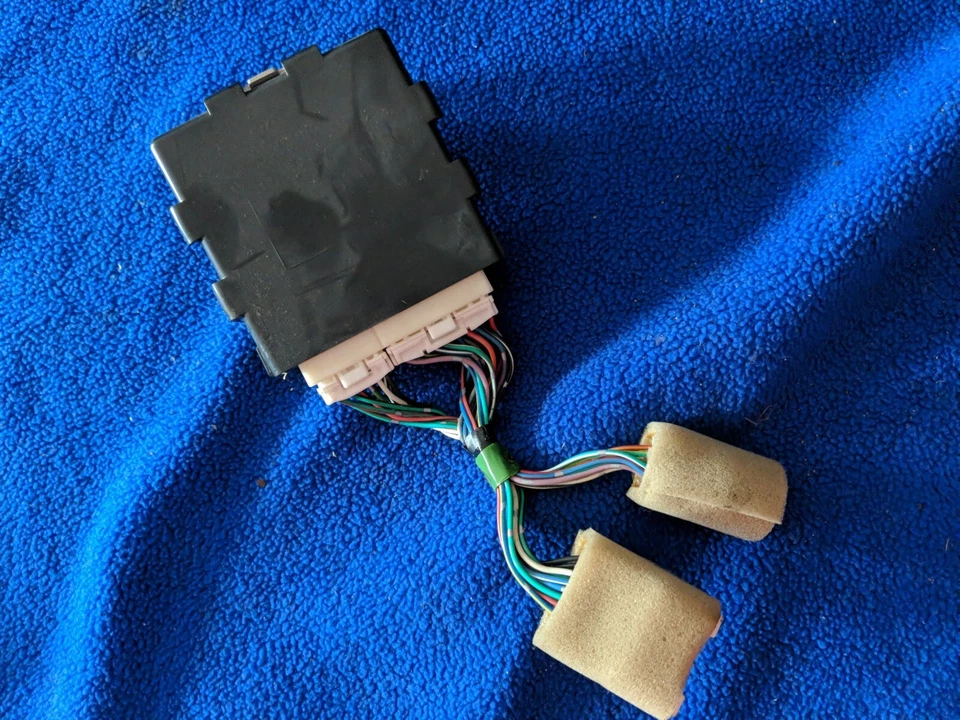 99,00,01,02 LEXUS LX470 Land Cruiser Security Warning Computer 89730-60011 - Image 3 of 3