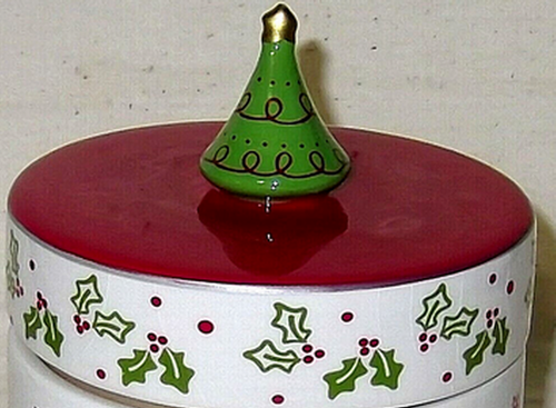 DECK THE HALLS Pillar Candle Holder Ceramic Jar Lid Christmas Holly Kohls EMPTY - Picture 4 of 7