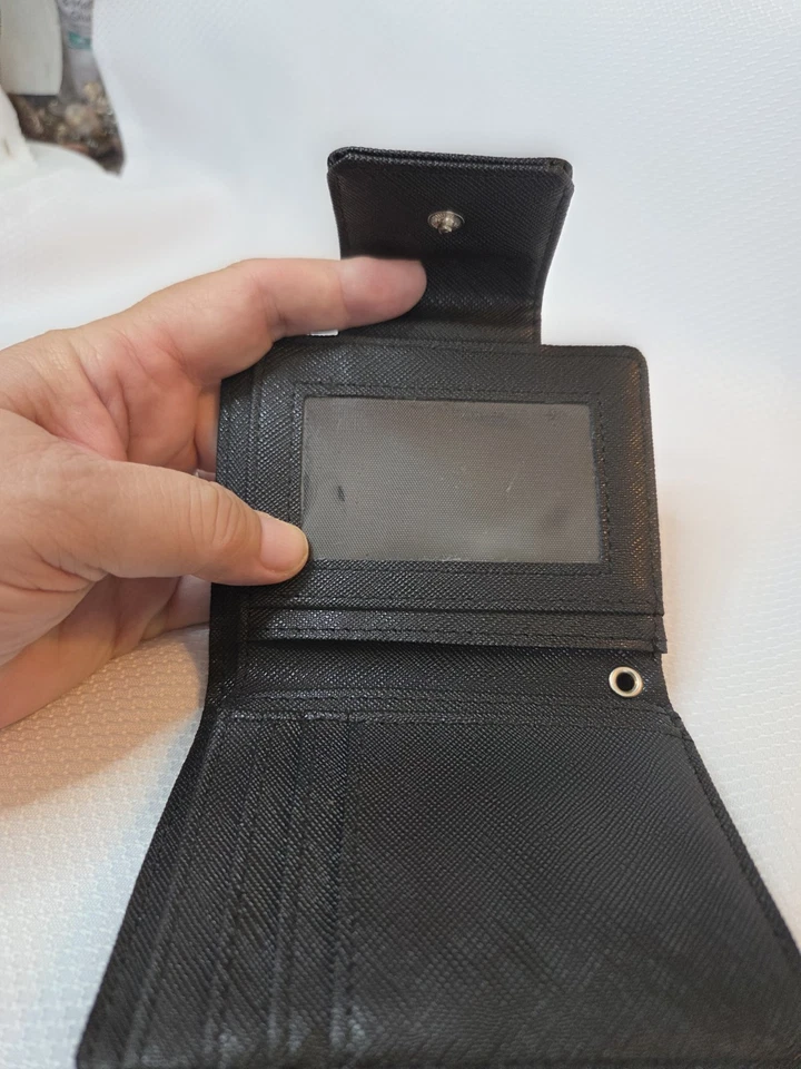 Cartera pequeña plegable Kenneth Cole Reaction gris metálico para mujer Foto 2 de 2