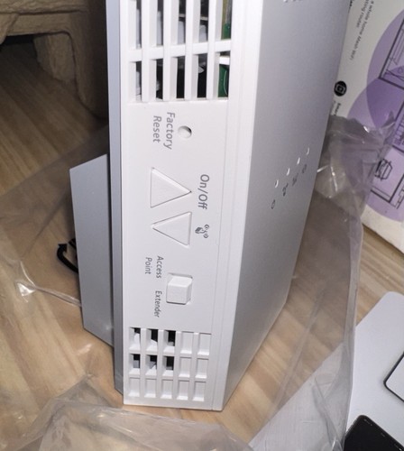 Netgear AC1900 Dual Band Mesh Wi-Fi Range Extender Essential Edition - (EX6400) - Picture 8 of 13