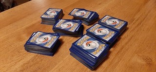 lot environ 700 cartes Pokemon