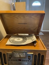 Retro 1975 Crosley Radio