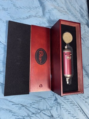 Blue Spark SL Large-Diaphragm Studio Condenser Microphone  +Shockmount