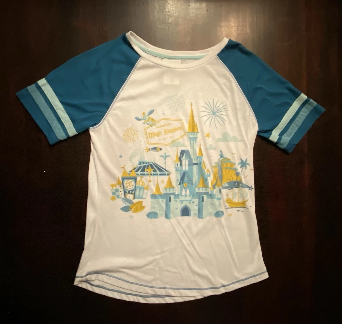 Preços baixos em Camisa Magic Kingdom em Camisetas da Disney (1968