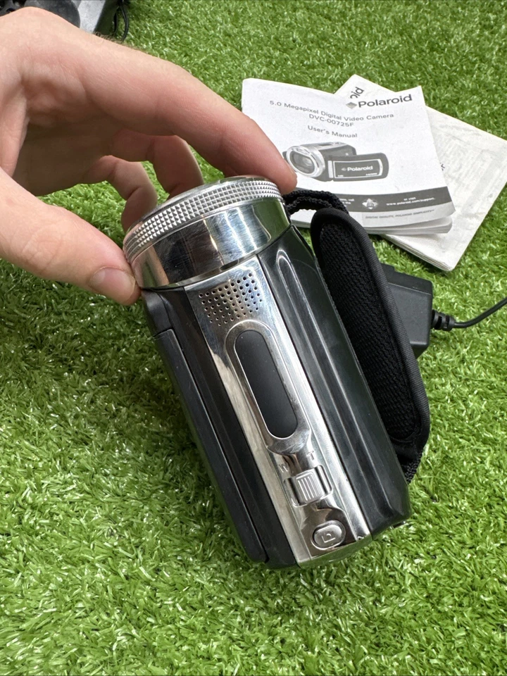 POLAROID DVC-00725F 720P HD Camcorder with 2.7-inch LCD. 16 - Image 3 of 4