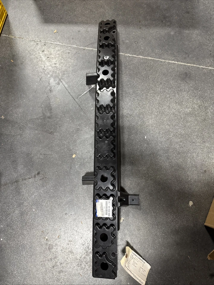 Parachoques amortiguador de energía frontal OEM Chrysler Town & Country 68082094AB Foto 3 de 4