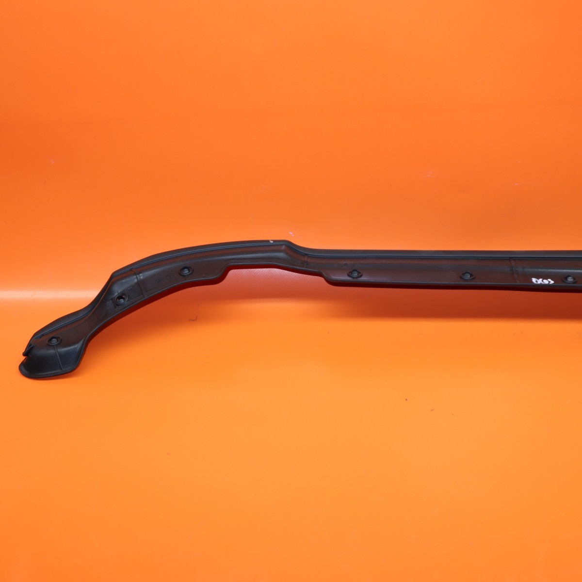 BENTLEY BENTAYGA DOOR SEAL RIGHT FRONT 2016  2017 2018 2019 36A 837 718 A OEM