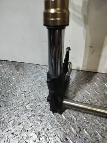 Suzuki GSXR 600 750 2006-2009 OEM HORQUILLAS DELANTERAS Y ÁRBOLES TRIPLES ¡DAÑADOS!! - Imagen 9 de 21