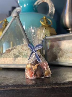 Puppenhaus - ''Geschenkverpackte Requisite/gefälschte Schokoladenhase & Ostereier'' - Handarbeit 