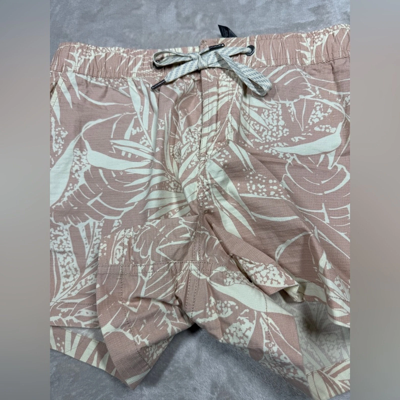 vuori ripstop fern leaf tropical organic cotton shorts