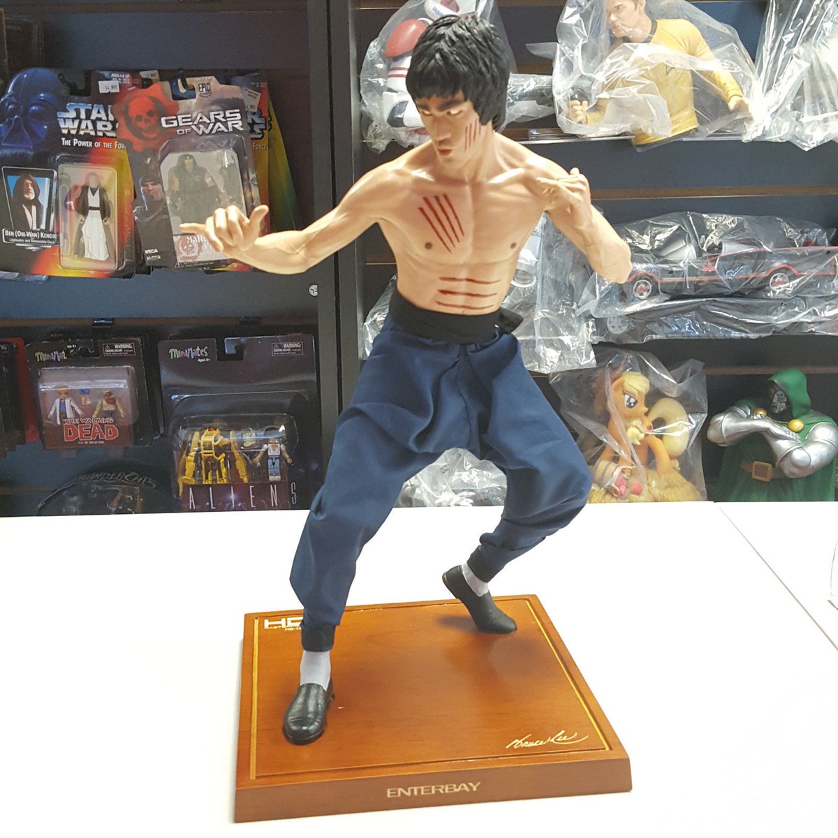 Bruce Lee 1/4 Scale Statue Limited 2500 pieces by EnterBay Used JC