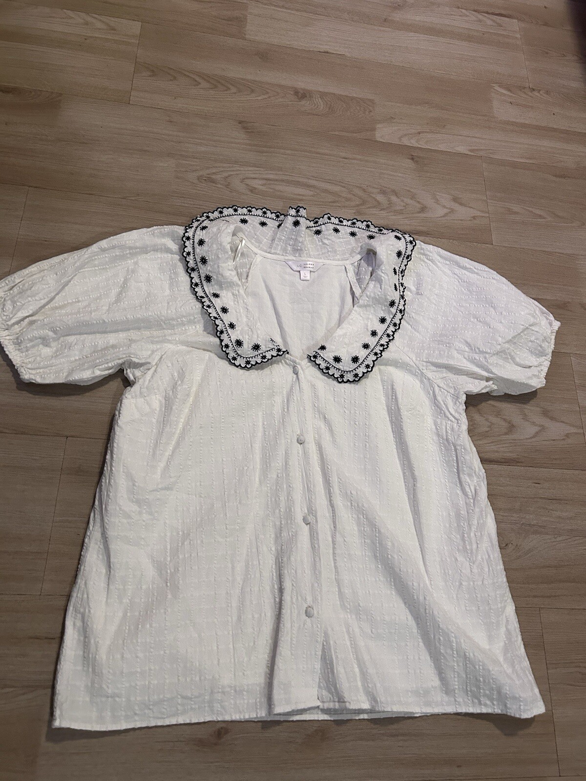 LC Lauren Conrad  Button Up Embroidery Blouse White Size Large EUC