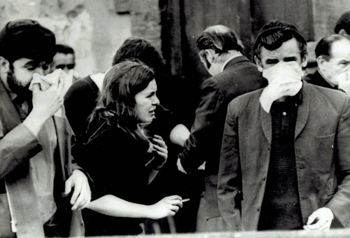 1969 Pressefoto London Polizei Tränengas Bürgerrechtlerin Bernadette Devlin - Bild 1 von 2