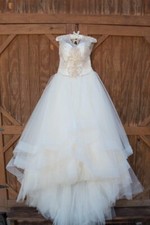 Casablanca Bridal Couture Wedding Gown style B075 Size 8