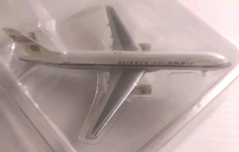 Herpa Wings 1:500 Avianca Colombia Boeing 757 200 NG - No Box - New - Immagine 2 di 4
