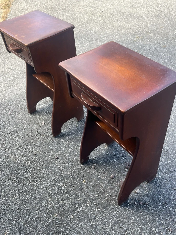 Muebles coloniales de arce de roca Cushman Creations Foto 2 de 4