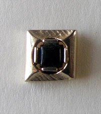 VINTAGE 1970's MEN'S GOLD TONE TIE TACK WITH BLACK ONYX STONE CENTER