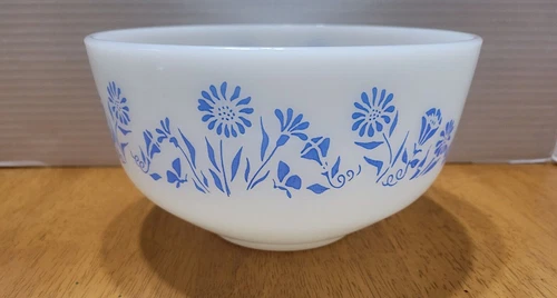 Vintage Federal Glass Blue Cornflower Serving Mixing bowl 2.5 Qt.