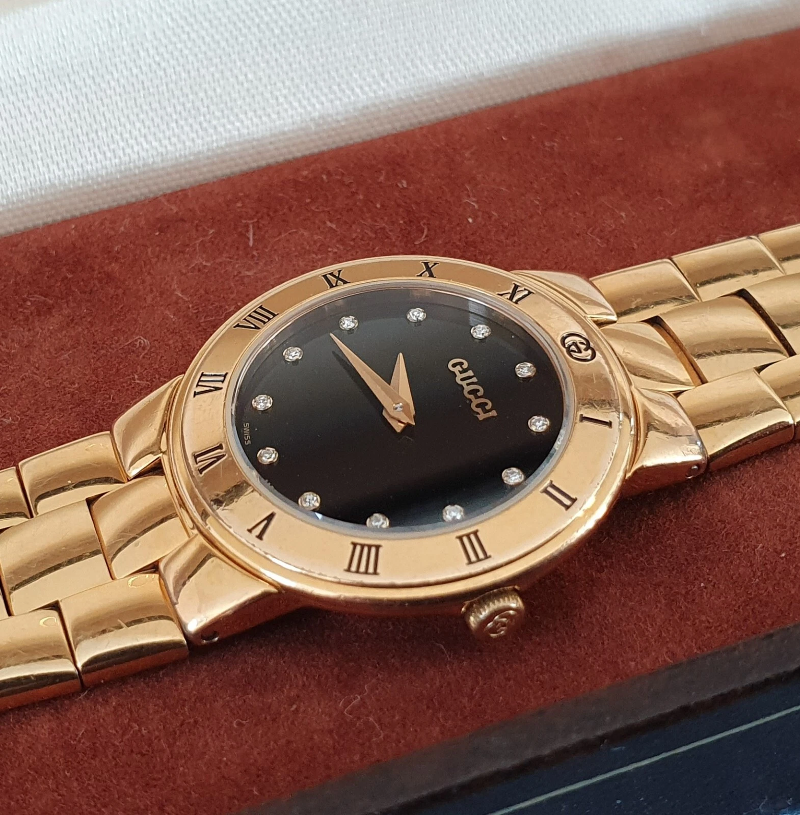 Montre femme Gucci 3300L plaqué or 18 carats avec index diamantés (A252)
