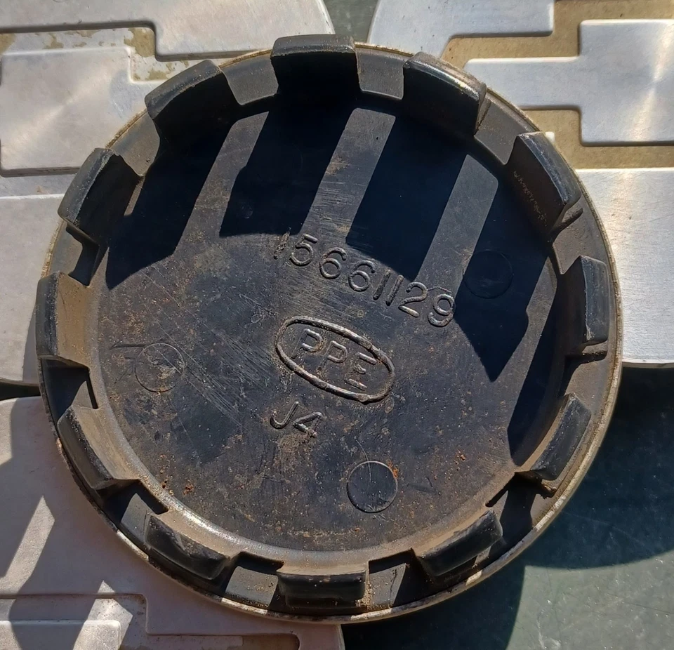 Chevy Blazer, S-10 Juego de 4 tapas centrales, 1995-2003 parte # 15661129 Foto 3 de 3