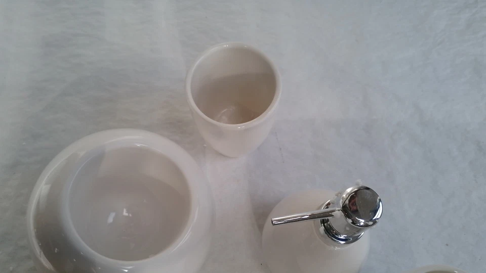 Set Da Bagno Axentia, Ceramica, Bianco/Argento, Circa 29,5 X 30,5 17 Cm - Immagine 2 di 4