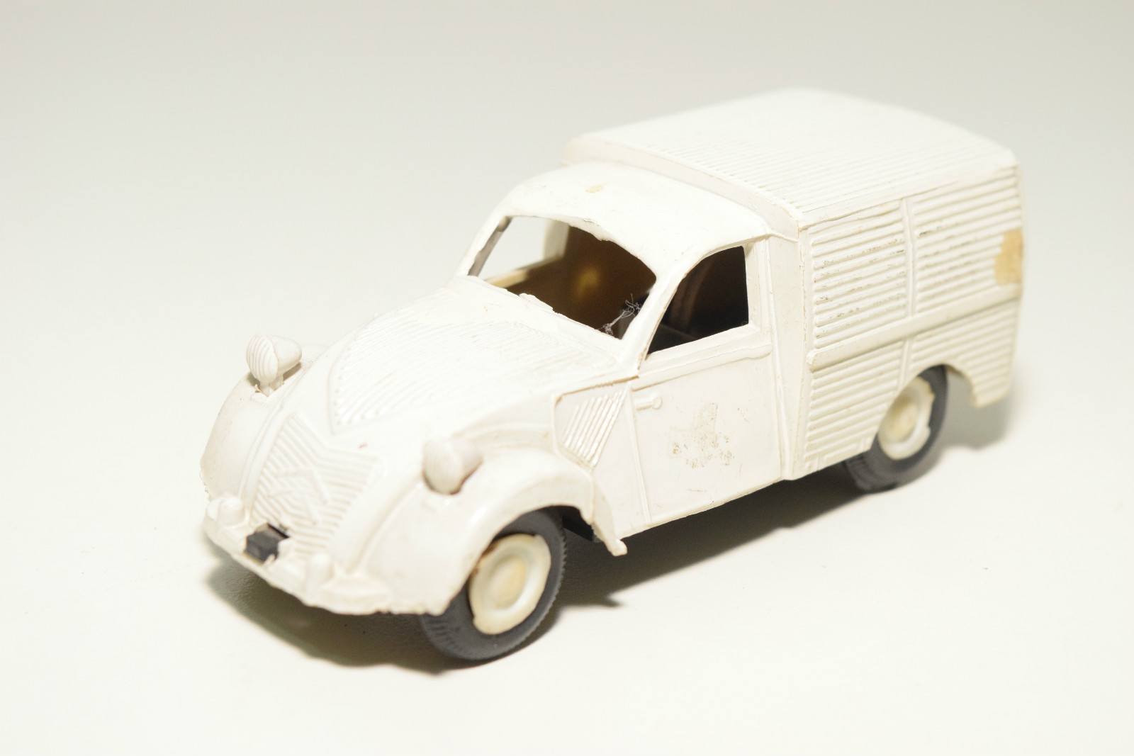 MODELLI AP IN PLASTICA SPAGNA CITROEN 2CV 2 CV FURGONE BIANCO OTTIME CONDIZIONI