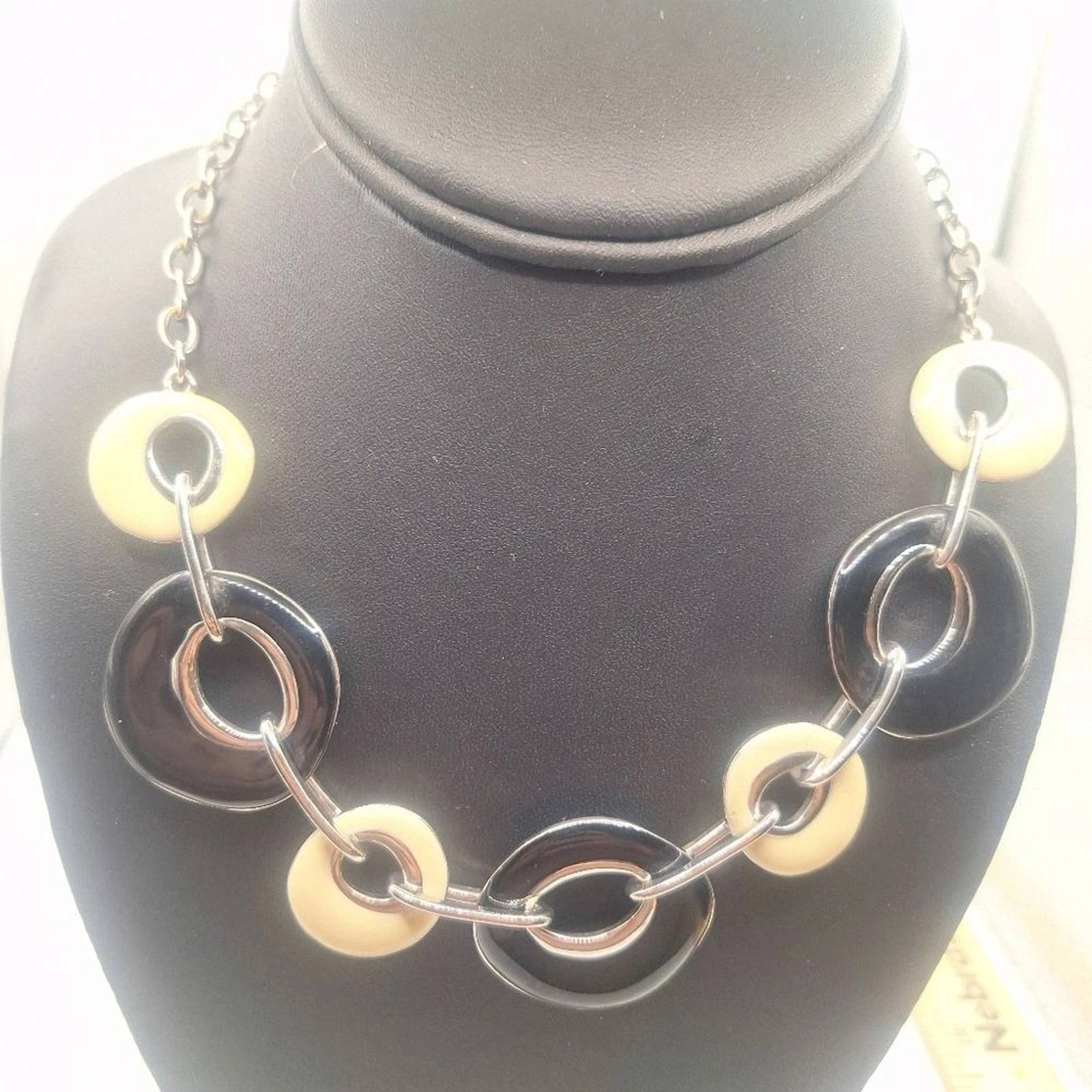 OFF WHITE Collana PREMIER DESIGNS cerchio bianco sporco nero tono argento