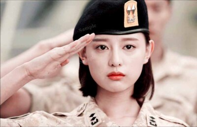 Kim-Ji-Won Yoon Myeong Joo salute army outfit Descendants of Sun 2016 Photo 3433
