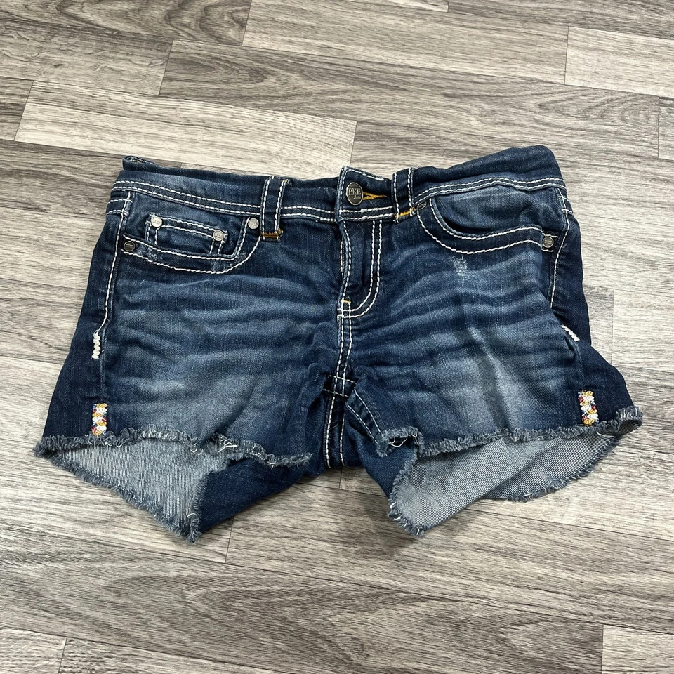 Pantalones cortos de mezclilla BKE Stella tiro bajo lavado oscuro elástico azul para mujer talla 29 Foto 3 de 4