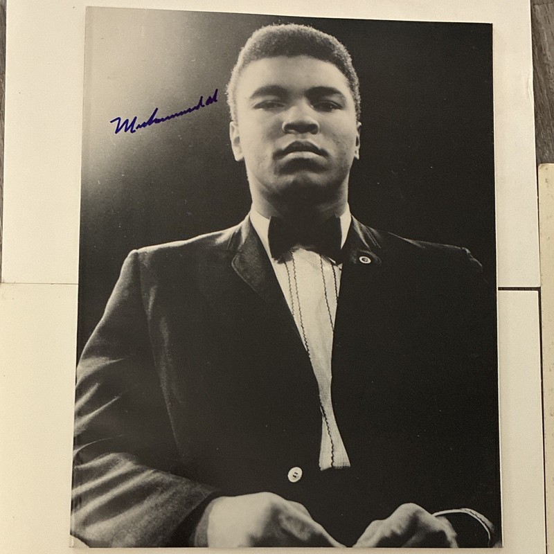 Muhammad Ali Signed Original Boxing Photo Parkinson's Disease Foundation JSA
