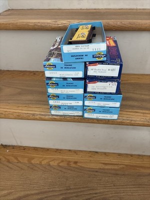 LOT 9 HO SCALE ATHEARN BUILT KITS FREIGHT BOX & TANK CARS BOXES ROUNDHOUSE