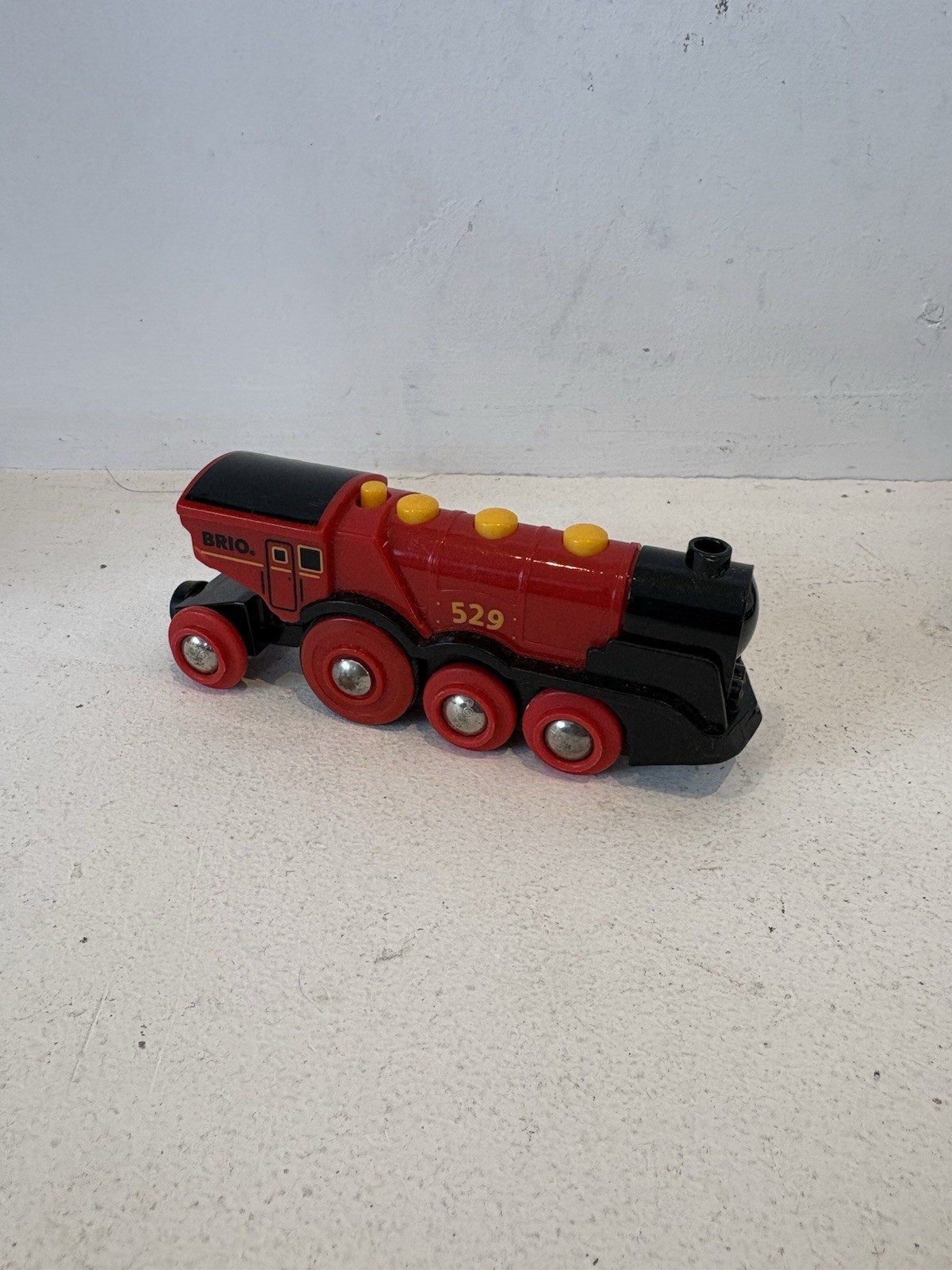 BRIO 33592 Mighty Red Action Locomotive Train 529 Powered with Batteries