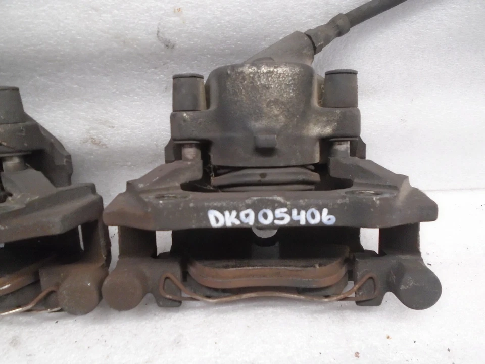 DK905406 2001-2004 VOLVO C70 PAR DE PINZAS DE FRENO DELANTERAS IZQUIERDA Y DERECHA OEM Foto 3 de 4
