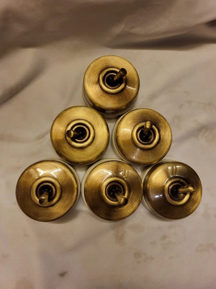 CONJUNTO DE BOTÕES INTERRUPTOR ELÉTRICO ACABAMENTO ANTIGO 6 LATÃO E CERÂMICA 1 VIA DECORAÇÃO SIMPLES - Imagem 3 de 4