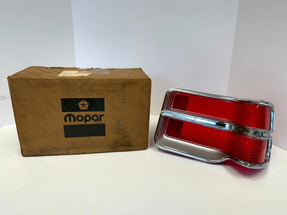 1975-1976 Dodge Charger SE Right Tail Light Lens W/ Chrome Bezel 3798254 NOS. - Image 3 of 4