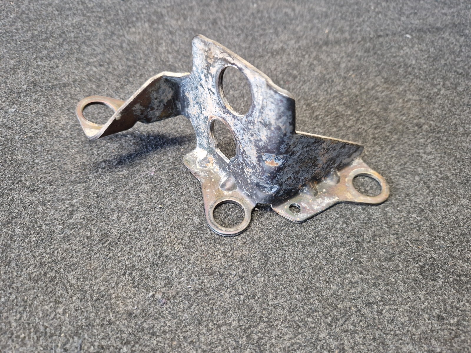 Halter F?hrung Schaltseile am Getriebe VW Passat 35i Golf 3 