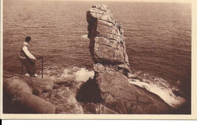 FRANKREICH CPA unzirkuliert POINTE DU RAZ Baie des Trépassés Le Menhir