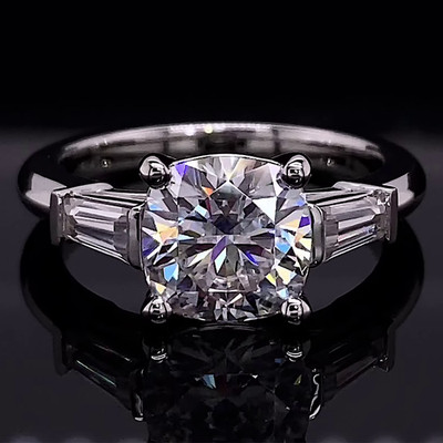 4,15 ct Moissanit-Verlobungsring mit drei Steinen im Kissenschliff 14 K Weißgold vergoldet