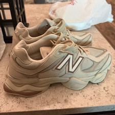 New Balance 9060 Men  s Beige Solid Low Top Lace Up Athletic Sneaker Pre-owned