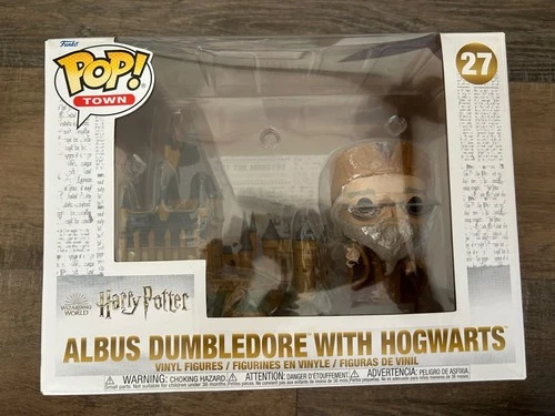 Funko Harry Potter Pop! Town Albus Dumbledore with Hogwarts #27